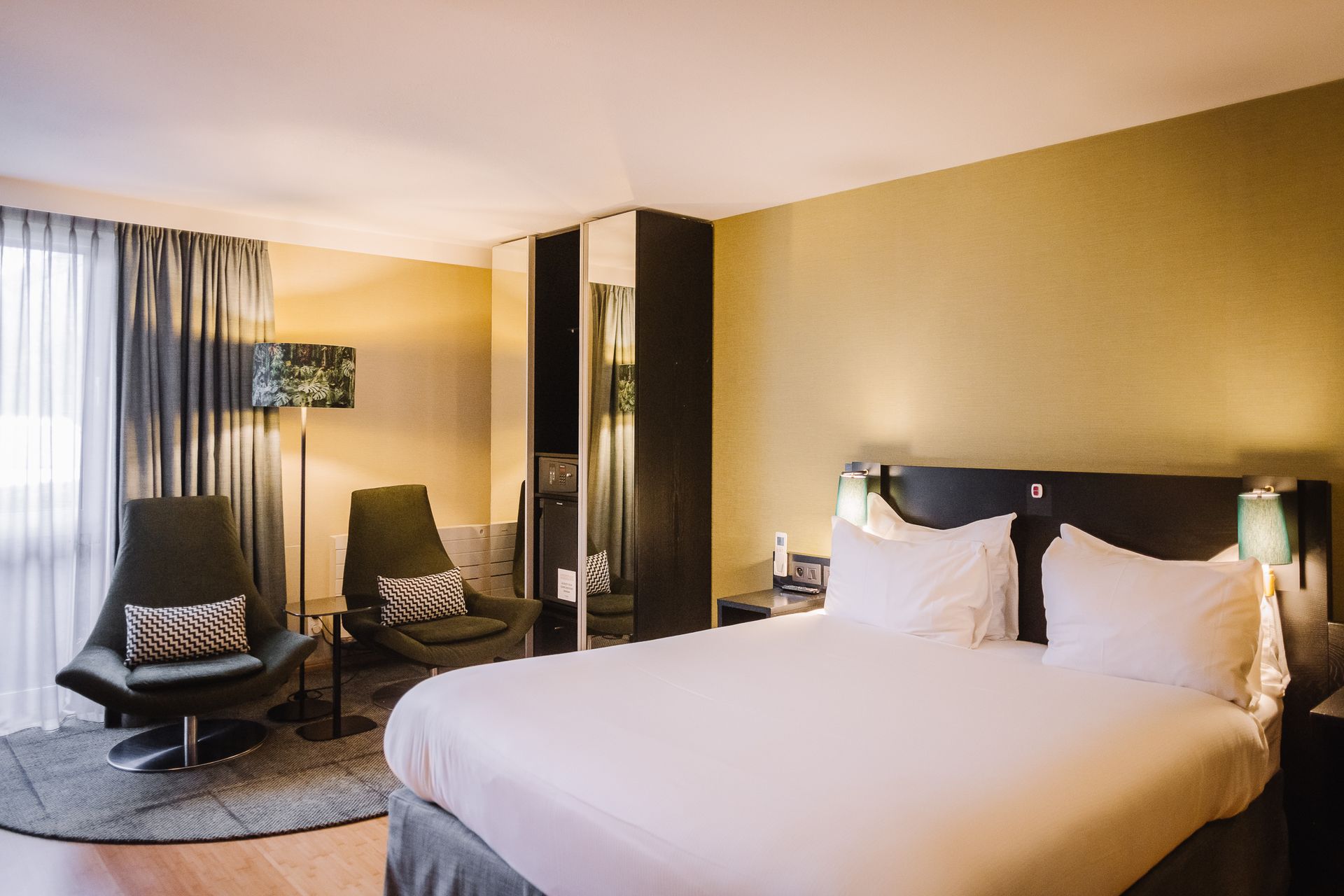 booking shoot holiday inn brussels airport